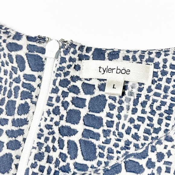 Tyler Boe Long Sleeve Peplum Sheath Dress large blue reptile V neck stretch knit - Picture 6 of 12